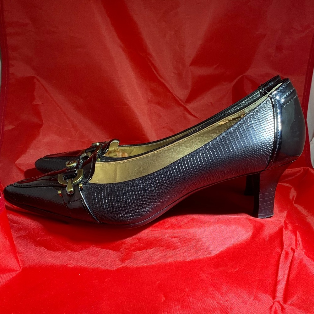 Circa JOAN & DAVID Embossed Prvue Black Pumps